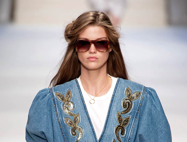 헤어에 볼륨을 높여요