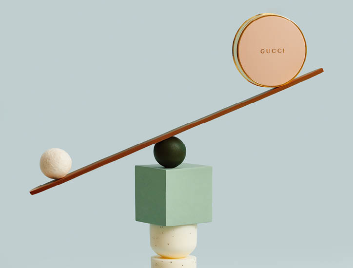 깃털보다 더 가벼워진 프레스드 파우더 실험실