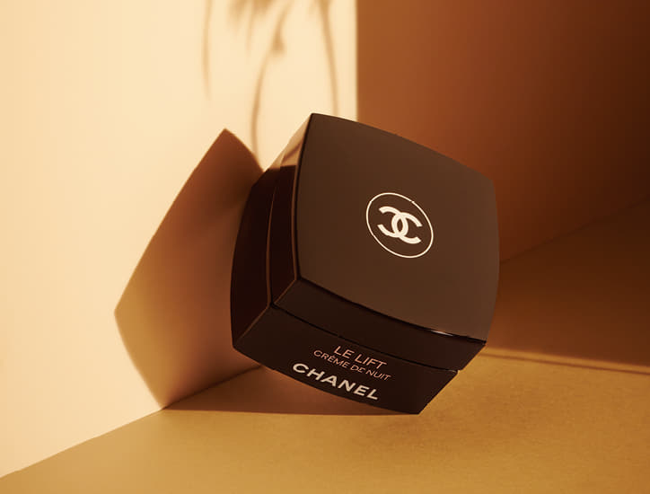 우리가 잠든 사이, 피부의 시간은 거꾸로 흐른다