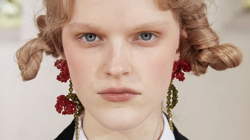 양 볼을 물들이는 가을의 색