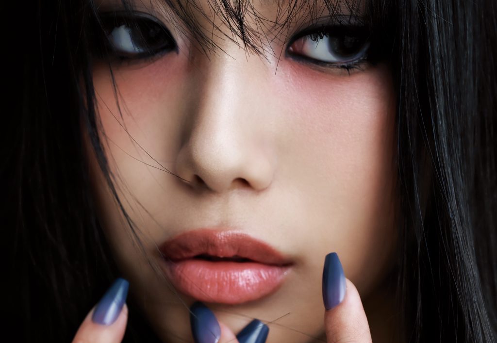 대담하고 유쾌하게! 올가을 볼드 메이크업 룩